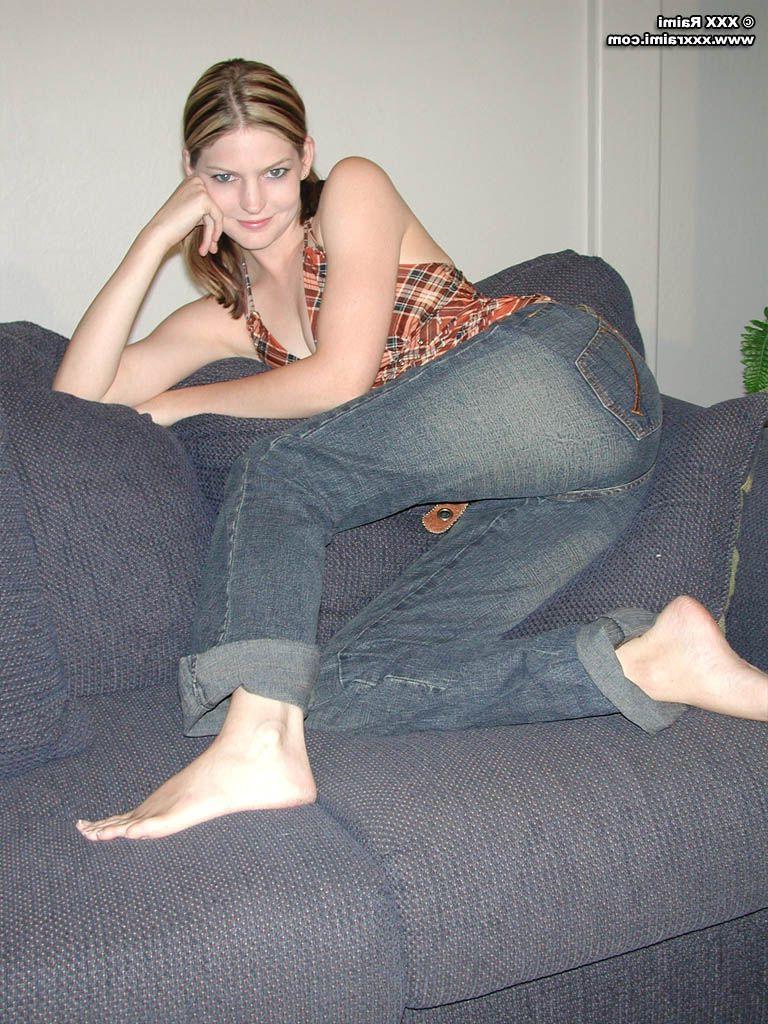 20P Pictures of XXX Raimi stripping just for you