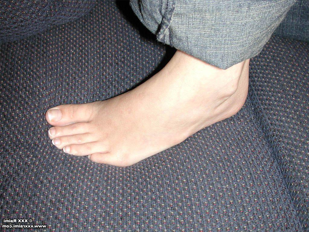 20P Pictures of XXX Raimi stripping just for you