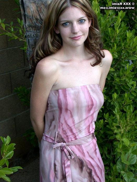 20P Pictures of XXX Raimi stripping outside
