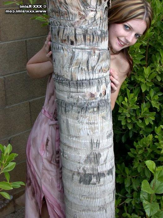 20P Pictures of XXX Raimi stripping outside