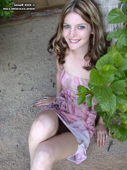 20P Pictures of XXX Raimi stripping outside