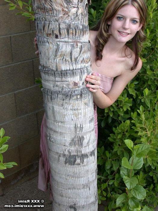 20P Pictures of XXX Raimi stripping outside
