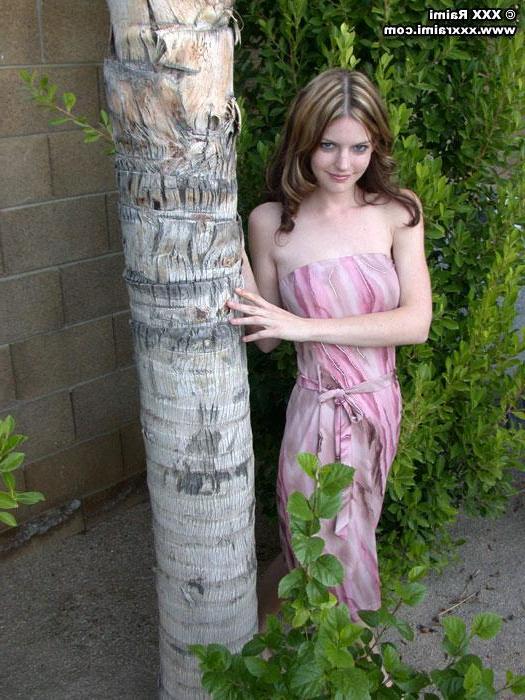 20P Pictures of XXX Raimi stripping outside