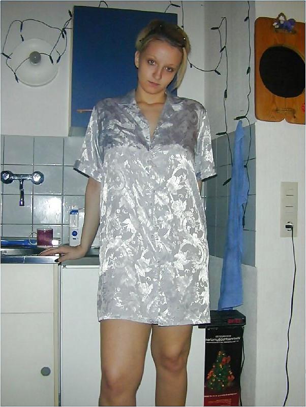 20P Blonde german poser