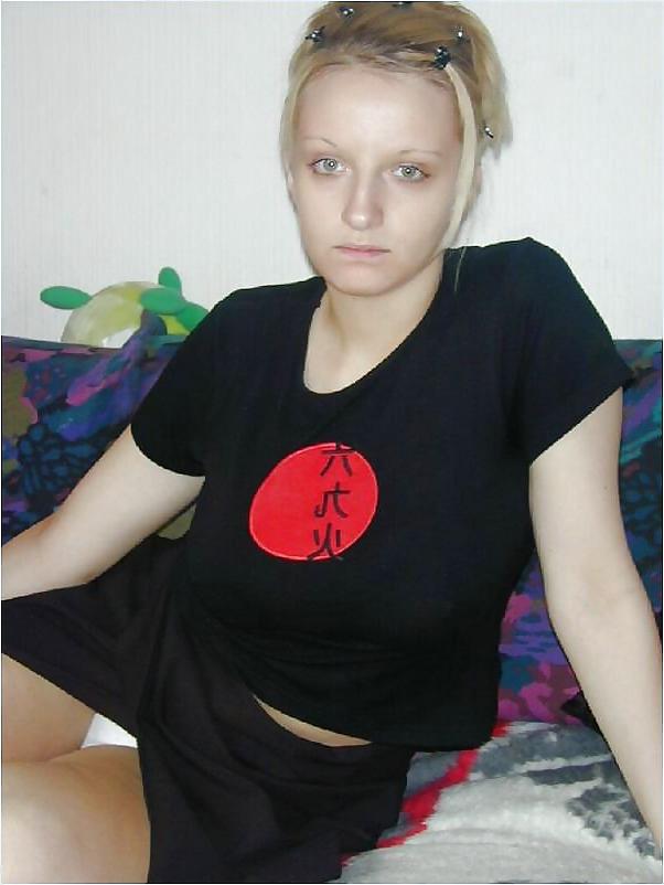 20P Blonde german poser