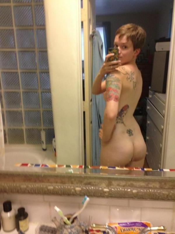 16P Badass alt girlfriends like showing off their inked bodies in selfpics