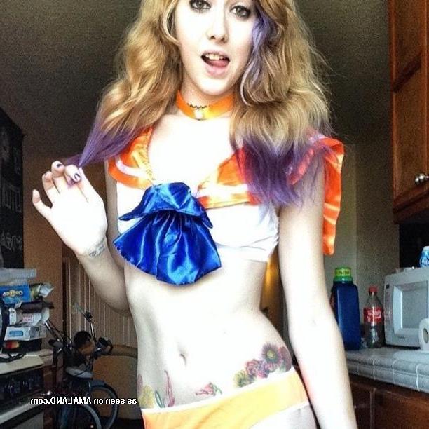 16P Hot GFs enjoy teasing on cam