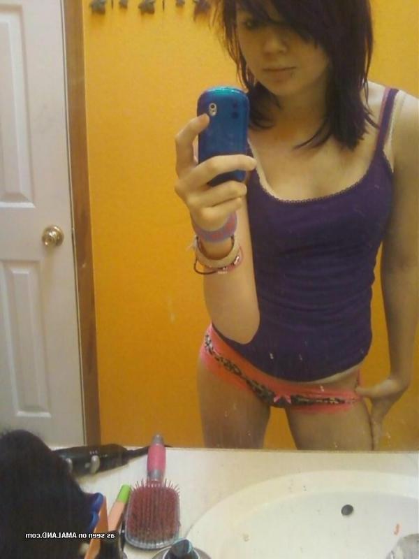 16P Hot GFs enjoy teasing on cam
