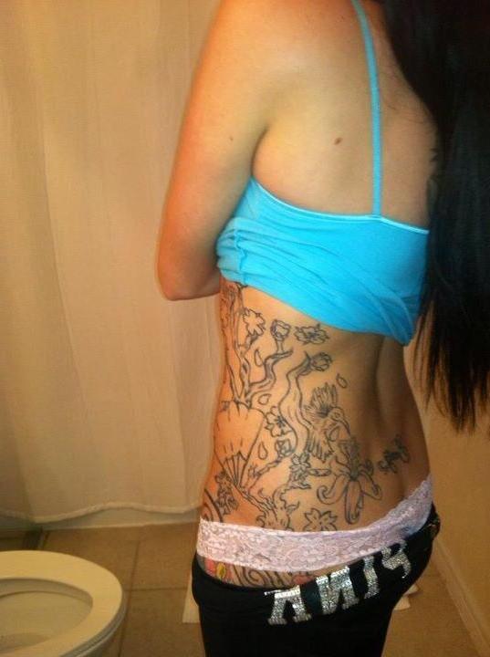 16P Hot tattooed GF shows off her sexy body in underwear