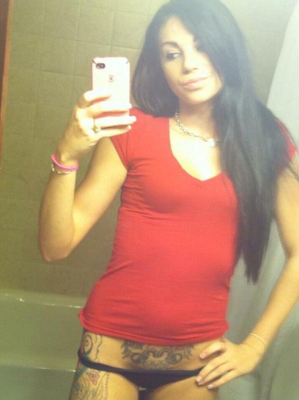 16P Hot tattooed GF shows off her sexy body in underwear