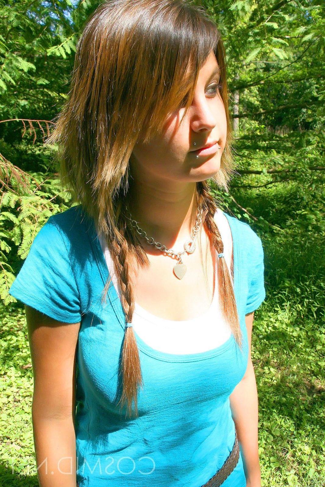 16P Pictures of an amateur hottie showing her big boobs