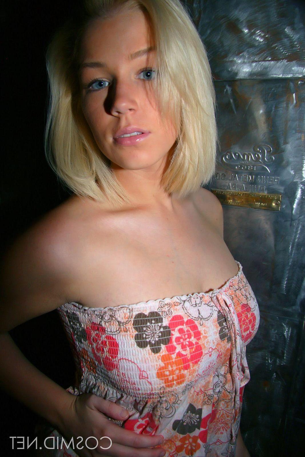 16P Pictures of a beautiful blonde girl showing her big boobs