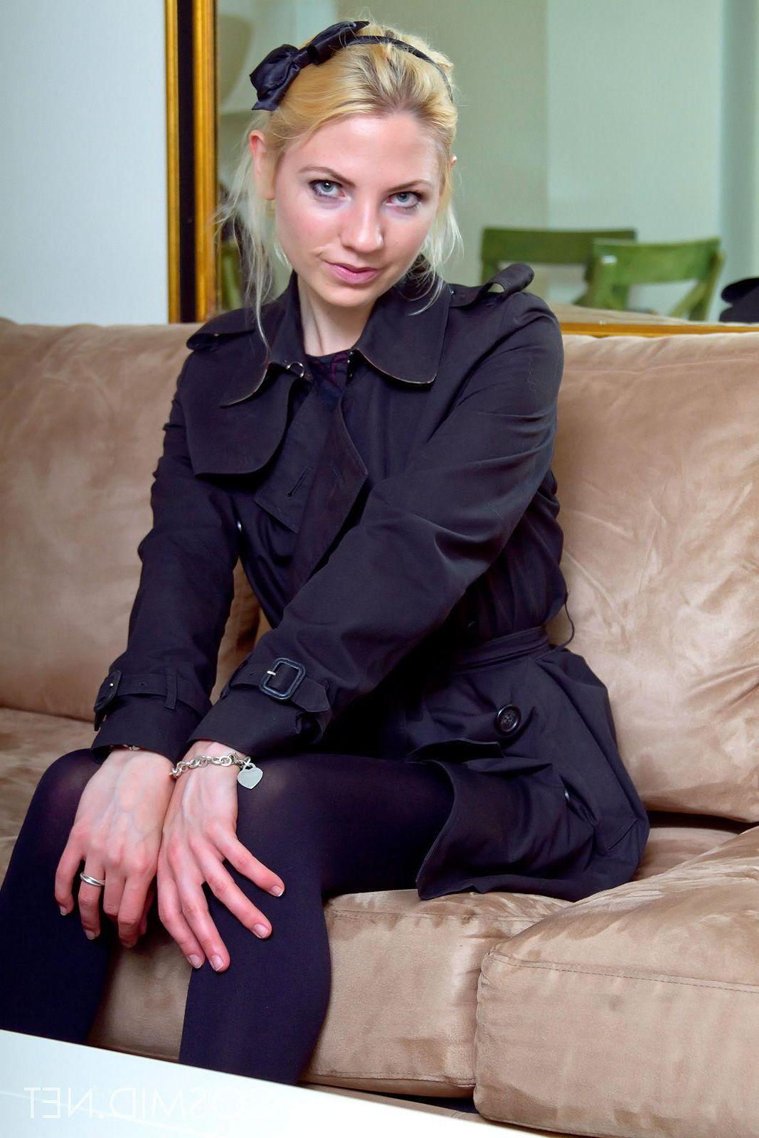 16P Pictures of a blonde teen stripping for you
