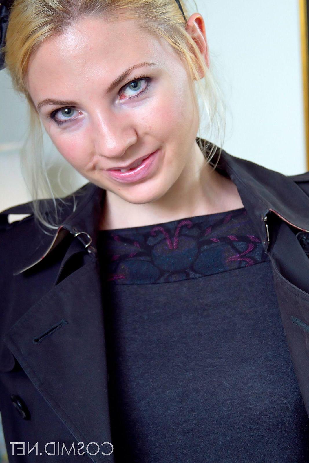 16P Pictures of a blonde teen stripping for you