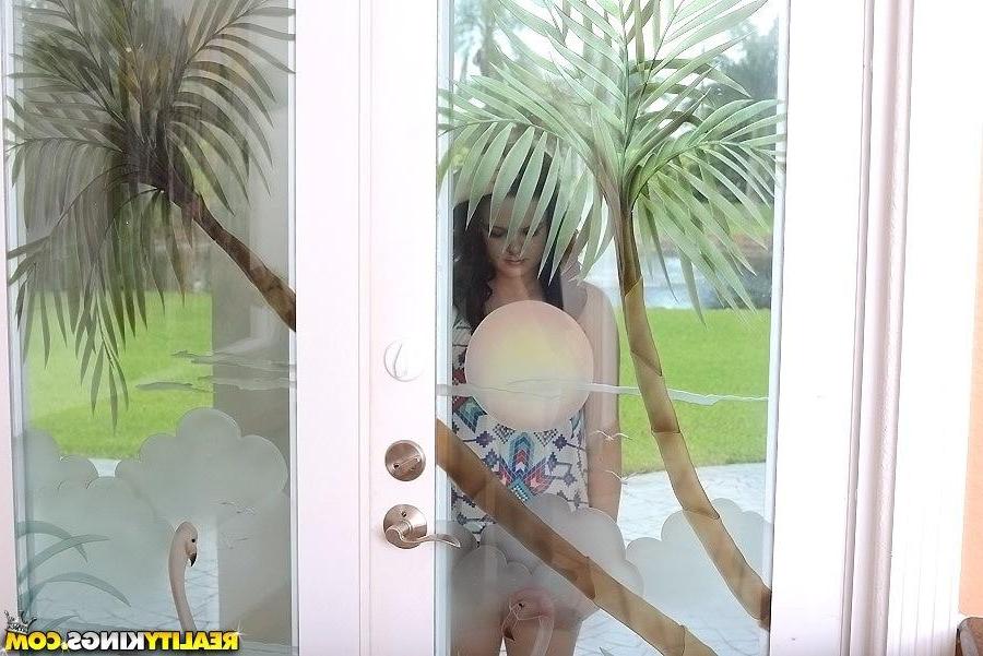 20P Brunette girl Zoey shows up for a hot cum fiesta