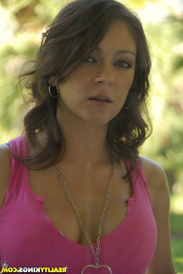 20P Pictures of Gigi taking a mouthful of cum