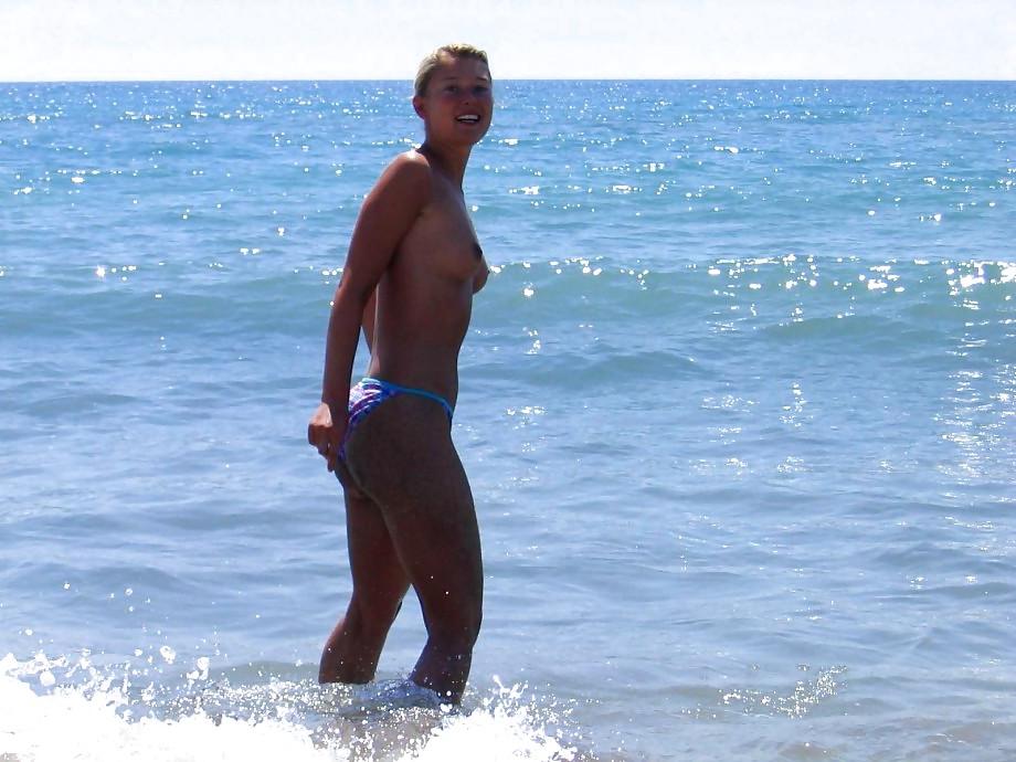 25P German tourists holiday in turkey
