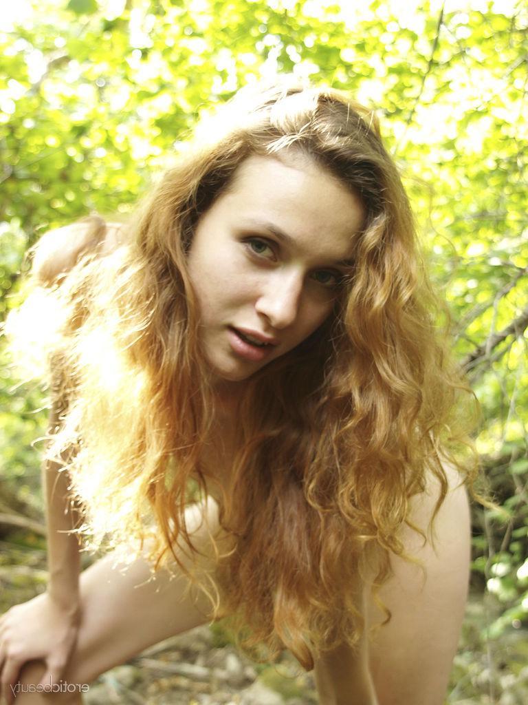 16P Pretty girl Lu Novia strips naked in the forest