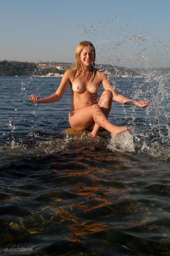 16P Blonde teen Marina M exposes her hot naked body outside