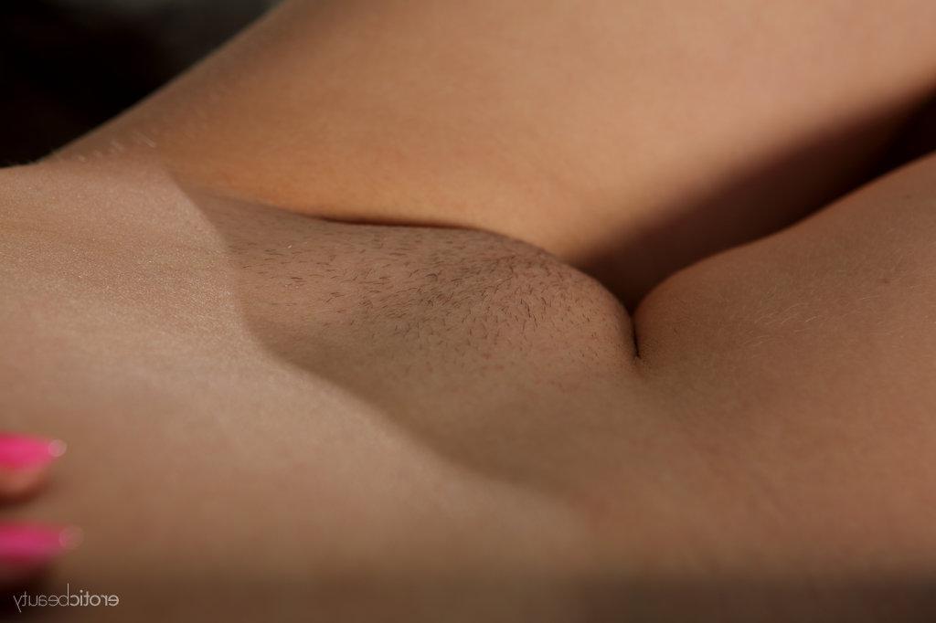 16P Pictures of blonde girl Ruslana showing her naked body outside