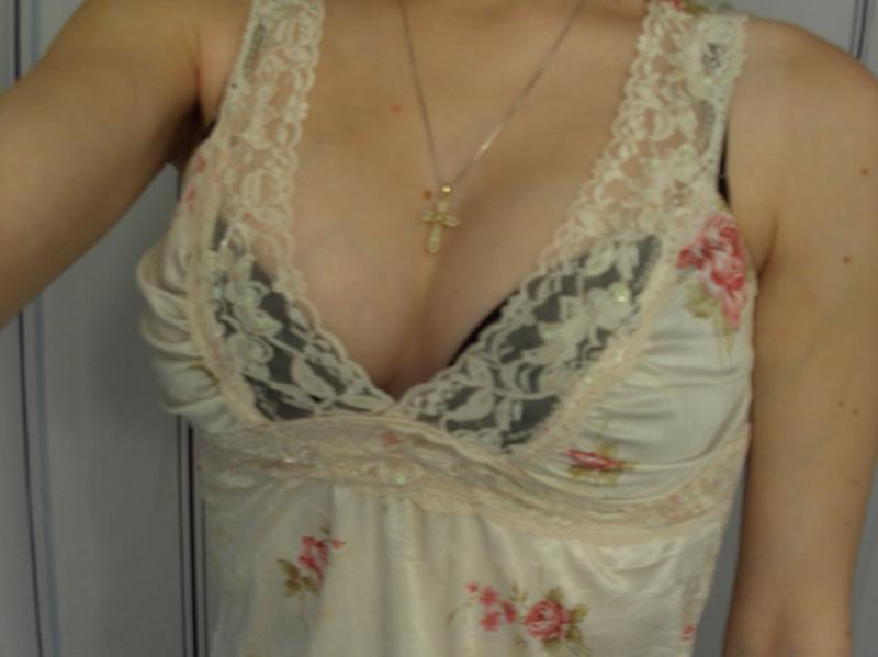 14P Sexy babes displaying their fine juggs while posing on cam