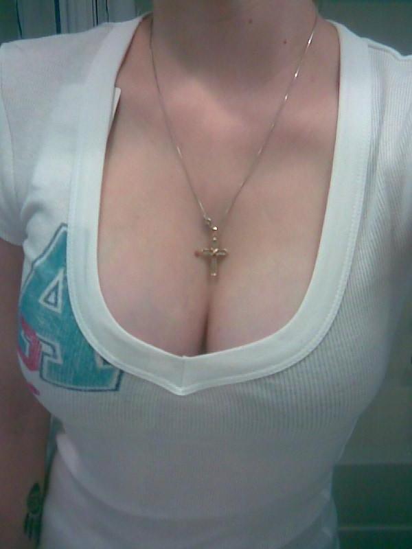 14P Sexy babes displaying their fine juggs while posing on cam