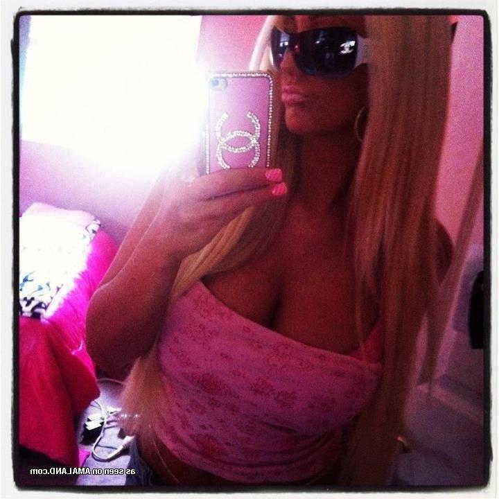 14P Hot blonde GF self-shooting in various sexy clothes
