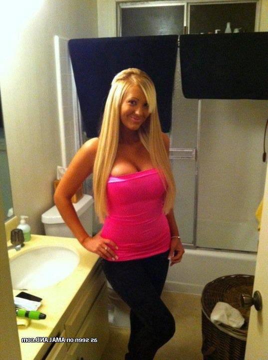 14P Hot blonde GF self-shooting in various sexy clothes