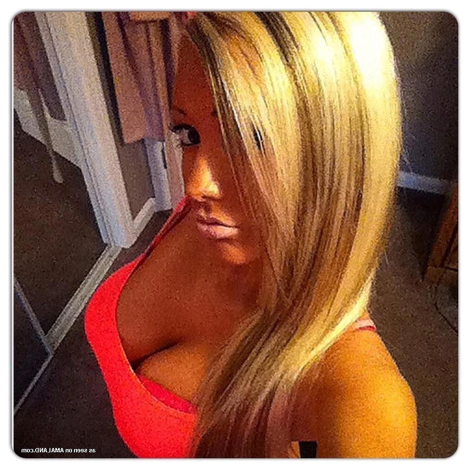 14P Hot blonde GF self-shooting in various sexy clothes