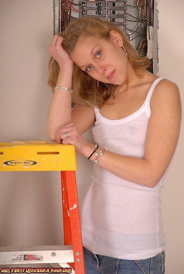 20P Pictures of Brianna stripping on the job