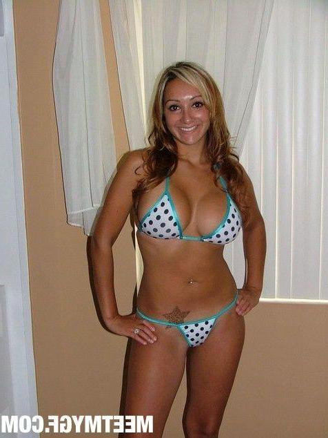 16P Pictures of a hot gf teasing the camera
