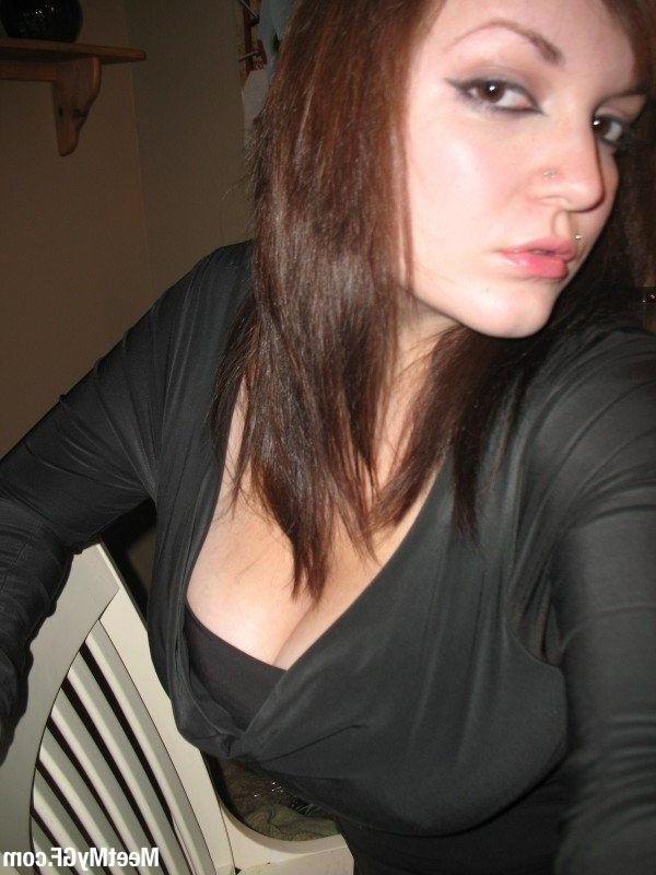 14P Pictures of a hot girlfriend with big boobs