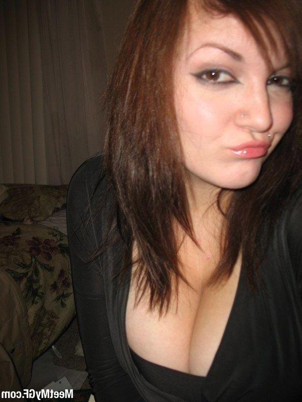 14P Pictures of a hot girlfriend with big boobs