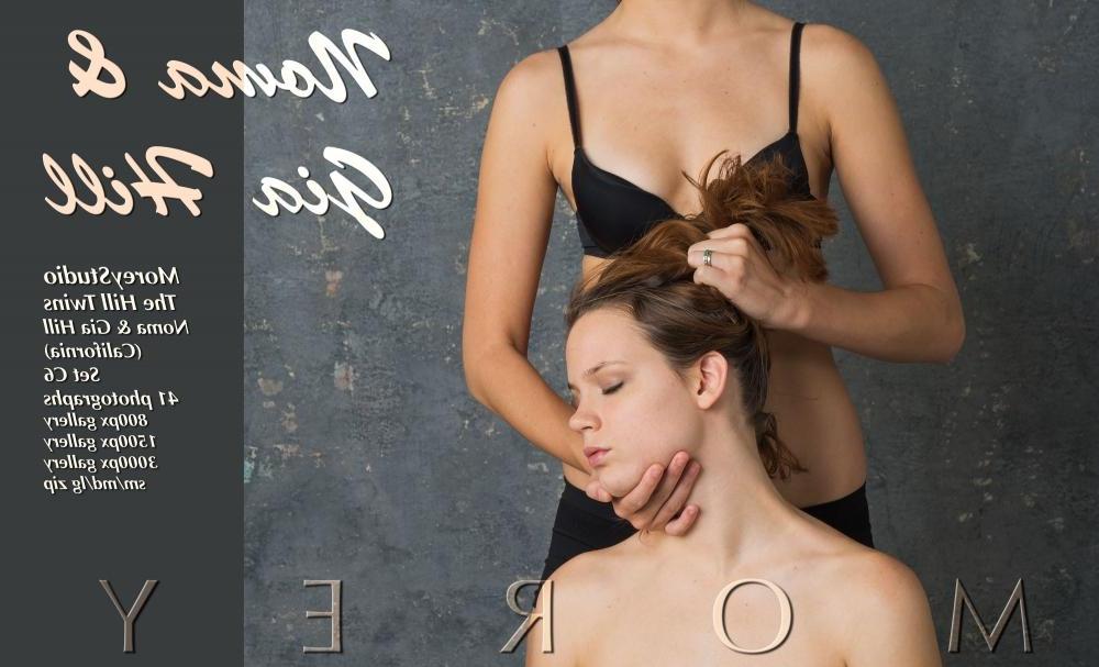 11P Erotic models Gia and Noma expose their pussies in the studio