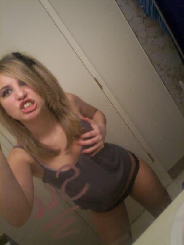 10P Kinky alternative chick posing in sexy lingerie