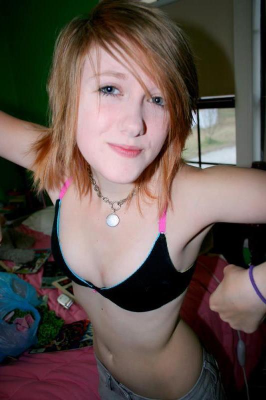 10P Hot amateur alternative babes being sexy while posing