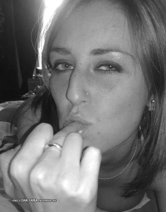 14P Wild scene chick flashing her pierced tits while camwhoring