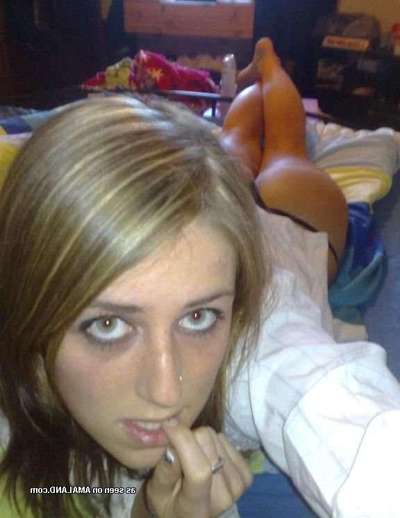 14P Wild scene chick flashing her pierced tits while camwhoring