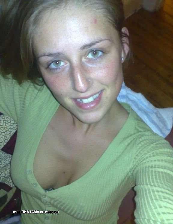 14P Wild scene chick flashing her pierced tits while camwhoring