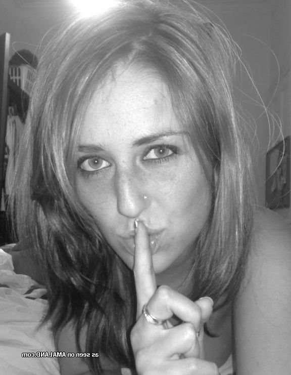 14P Wild scene chick flashing her pierced tits while camwhoring