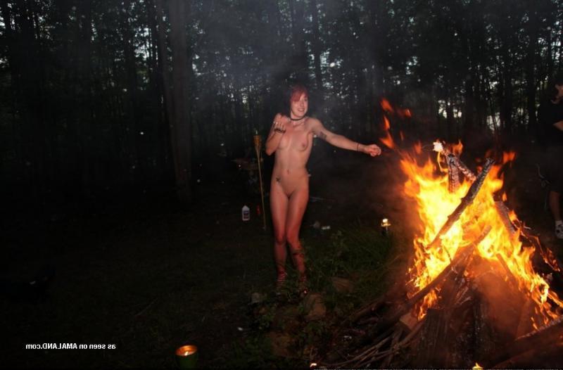14P Collection of a wild scene babe fully naked outdoors