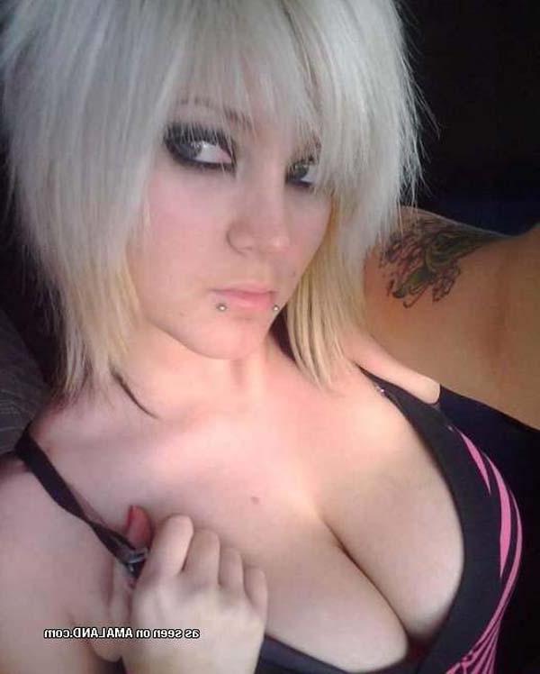 15P Collection of rocker chicks' nice and hot selfpics
