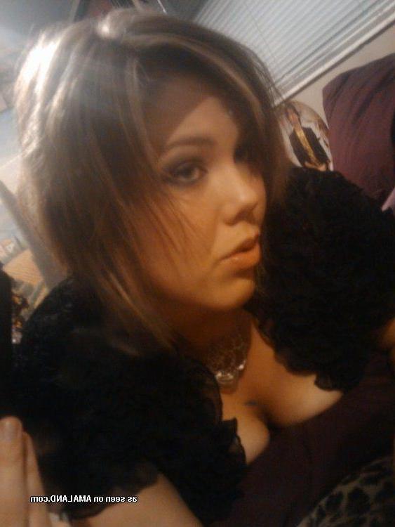 14P Selection of alternative babes showing off their hotness for the camera