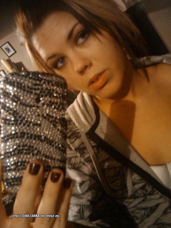 14P Selection of alternative babes showing off their hotness for the camera