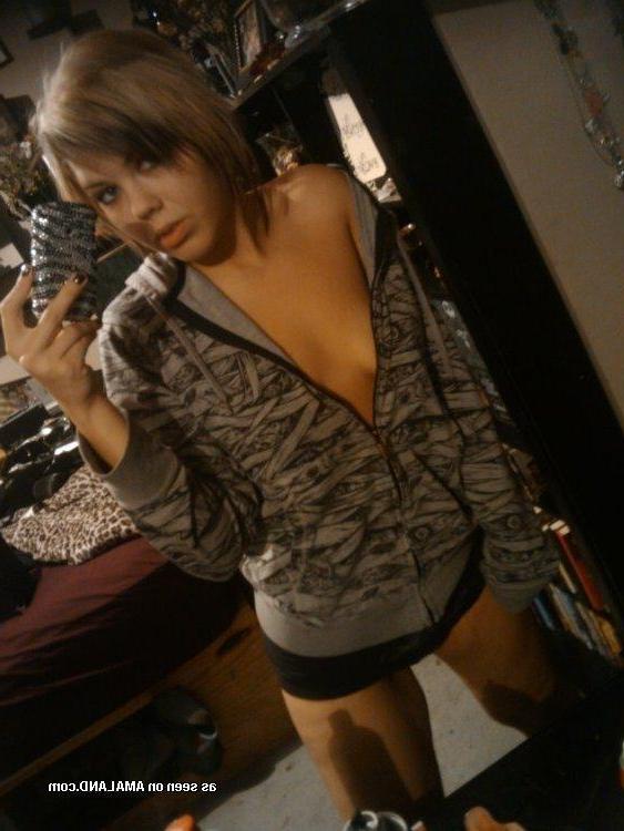 14P Selection of alternative babes showing off their hotness for the camera