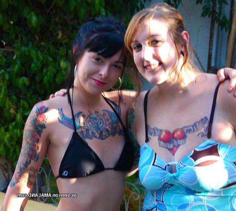 15P Photo set of a group of hot alternative babes showing off