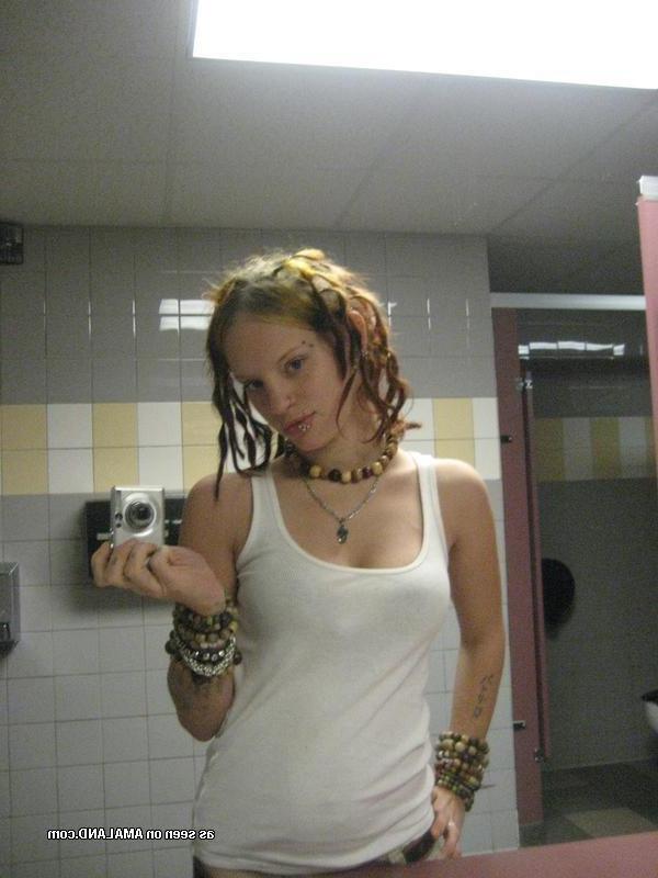 16P Picture set of an amateur hot punk rocker gf getting naughty on camera
