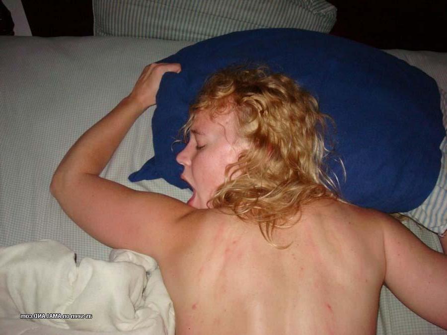16P Picture sof a blonde tattooed girlfriend getting slutty on camera