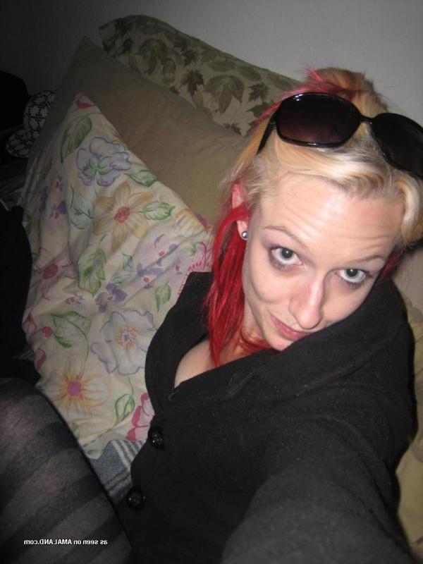 14P Pictures of naughty alternative girlfriends showing off on cam