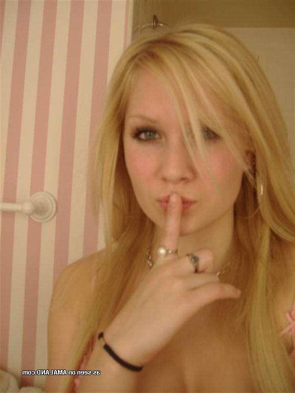 14P Pictures of a hot blonde alternative girlfriend taking pics of herself